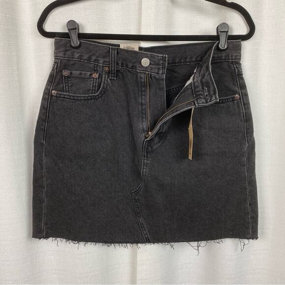 Levi’s Black High Rise Deconstructed Denim Mini Skirt Sz.29 NWT - Picture 6 of 12